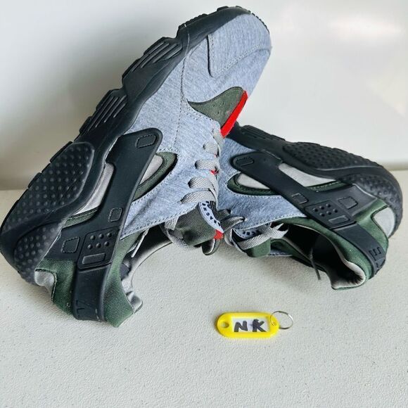 Nike Gucci  huaraches Size 9,5 - Picture 1 of 9